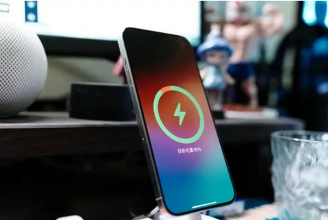 沙雅苹果15换屏服务分享用什么充电器给iPhone15充电更好 